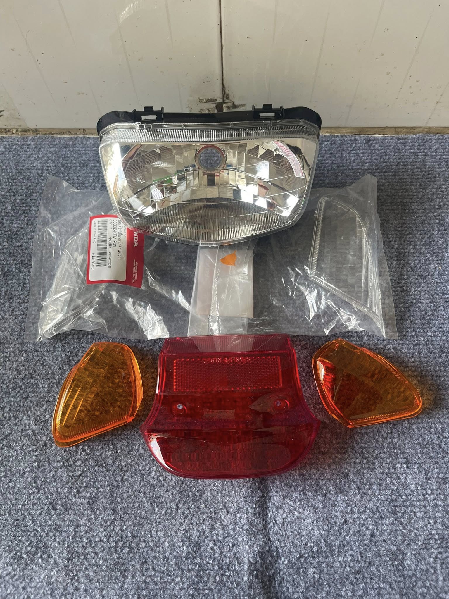 Chi tiết chụp đèn sau Dream Lùn