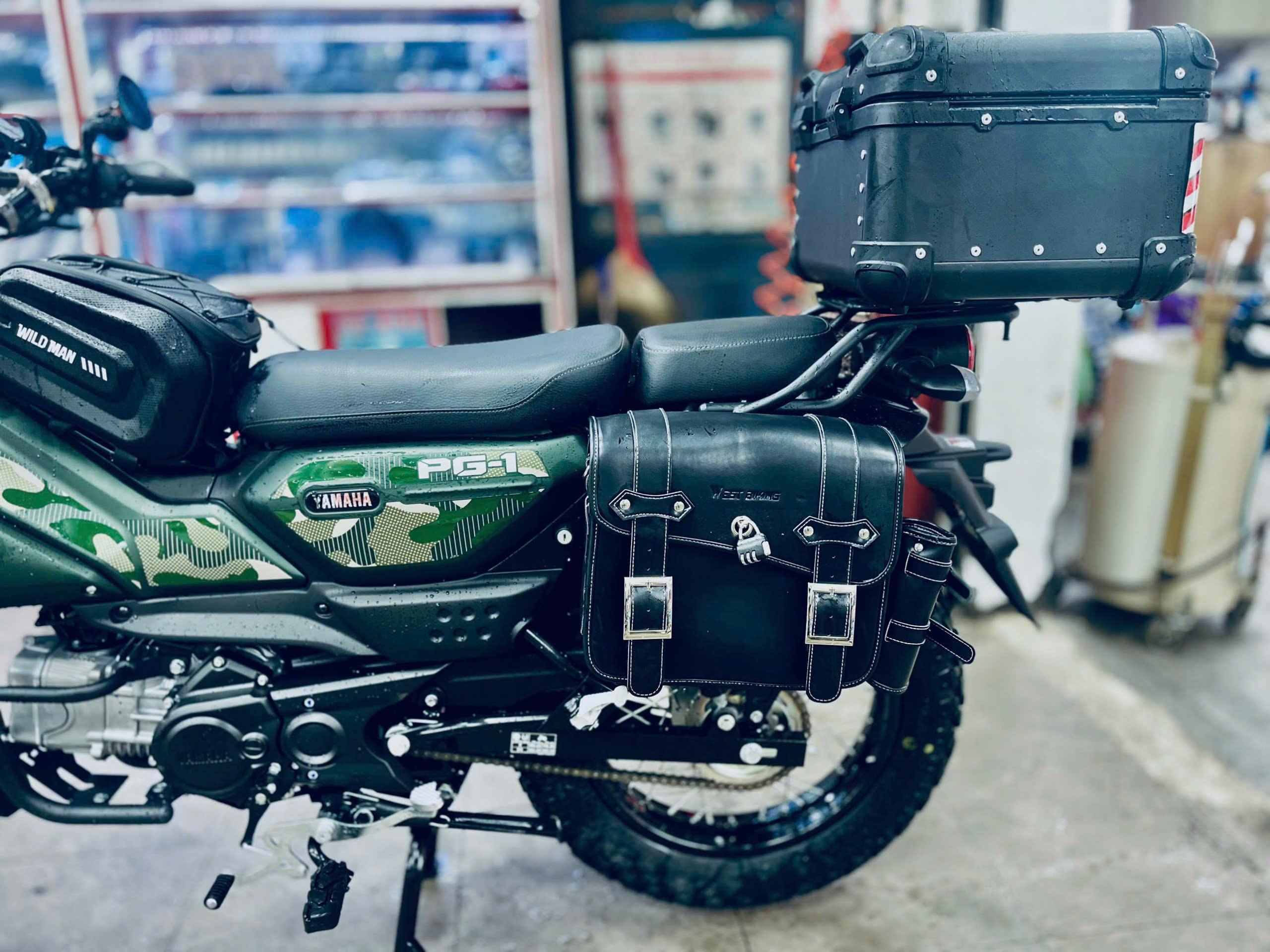 Thùng Givi sau – tiện dụng cho mọi chuyến đi.