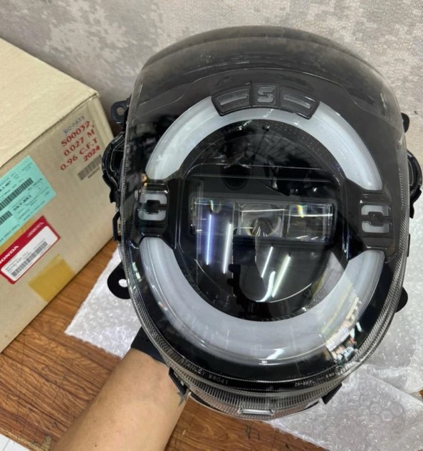 mat sau pha den scoopy 2025