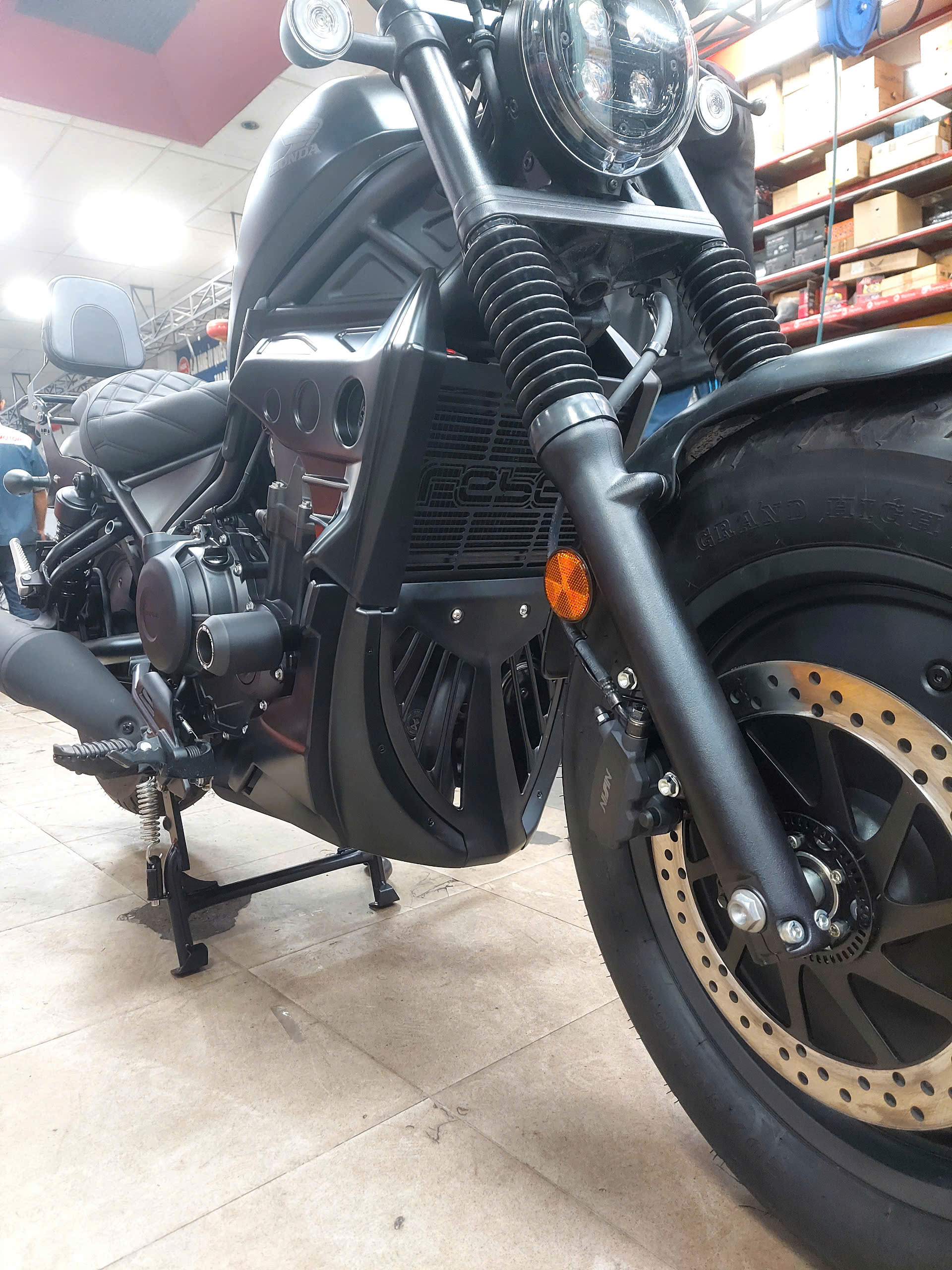 lap dat phu kien rebel tai cua hang thaivinhmotor 5