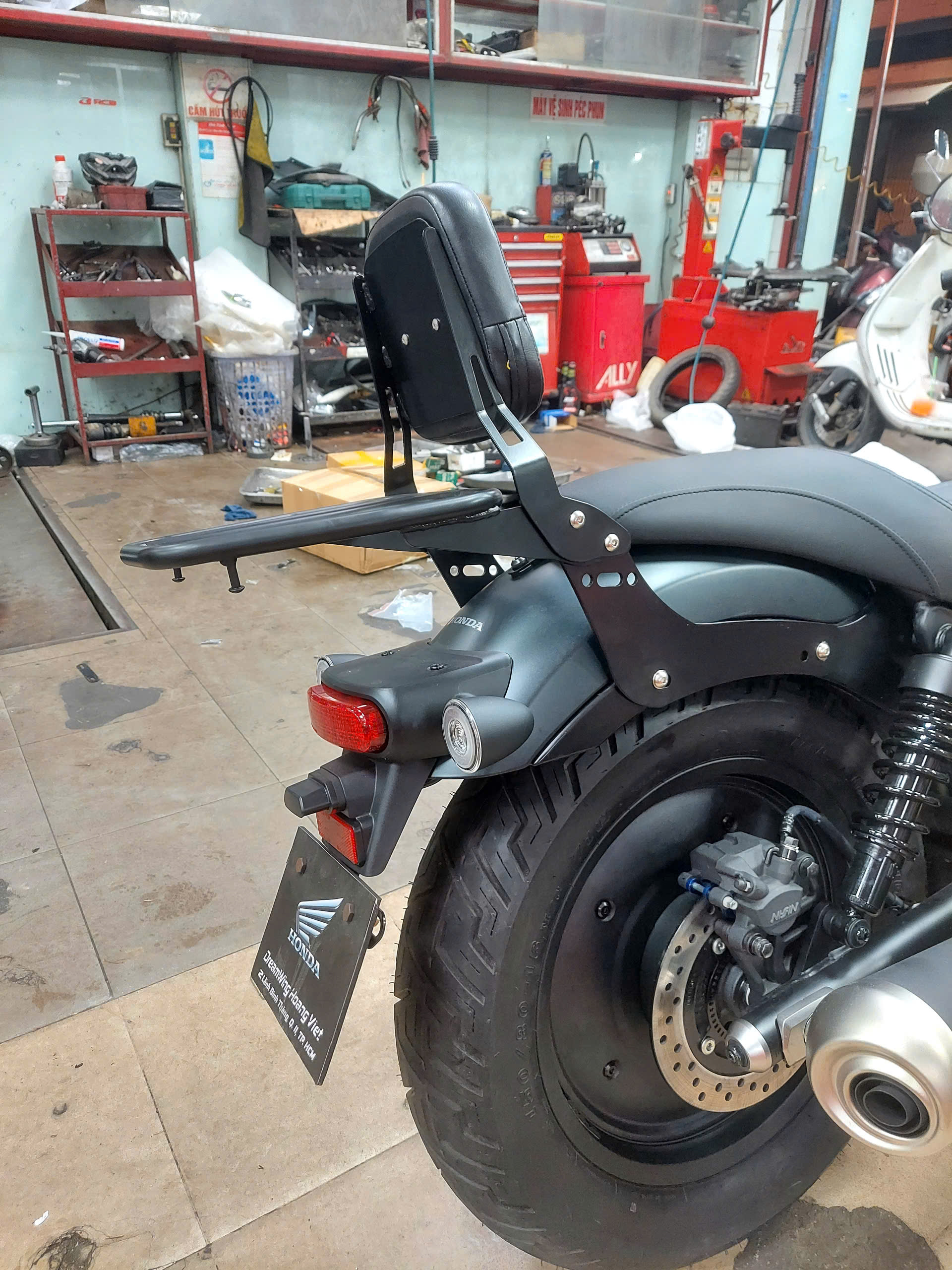 lap dat phu kien rebel tai cua hang thaivinhmotor 7