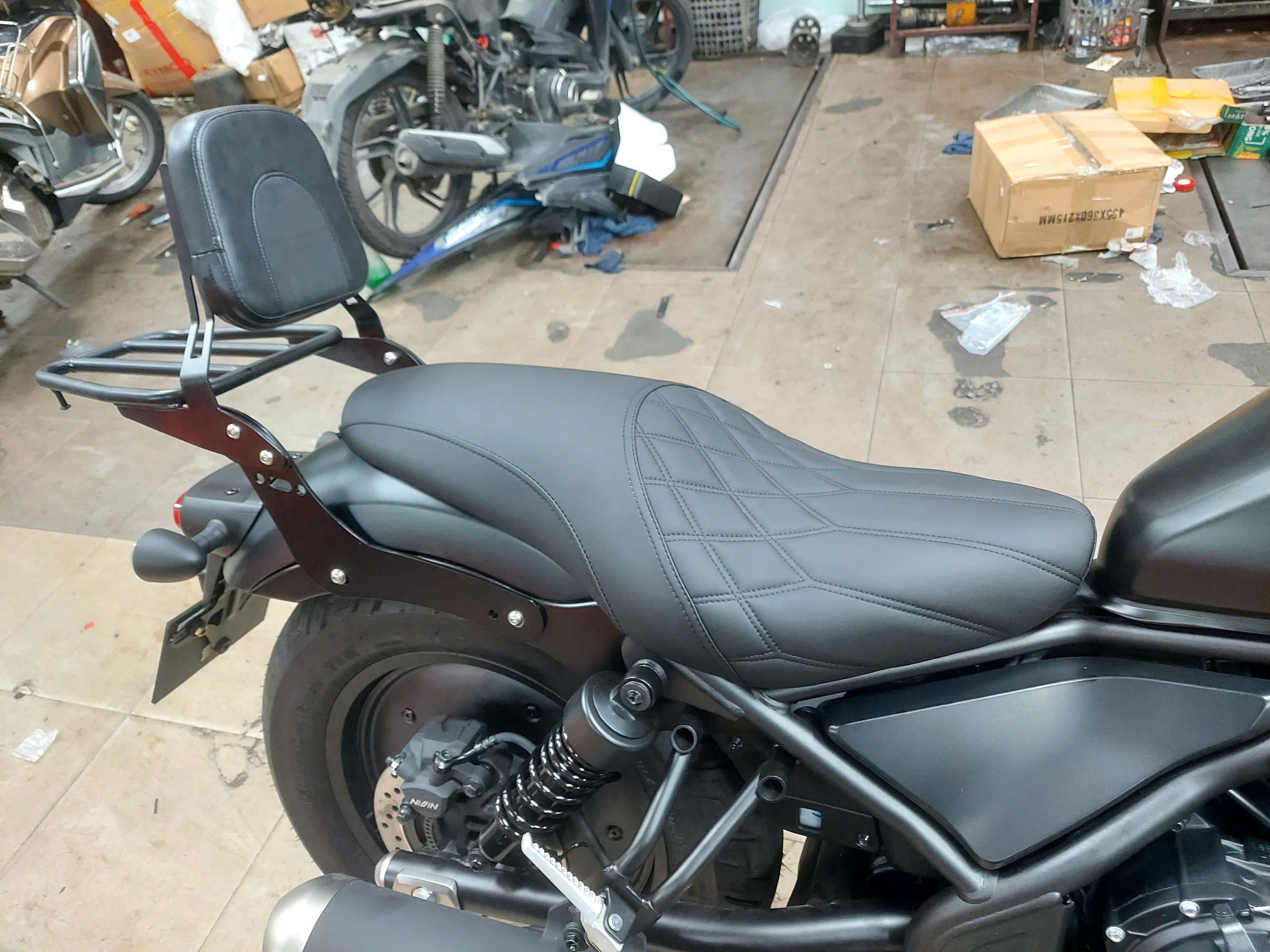 lap dat phu kien rebel tai cua hang thaivinhmotor 9