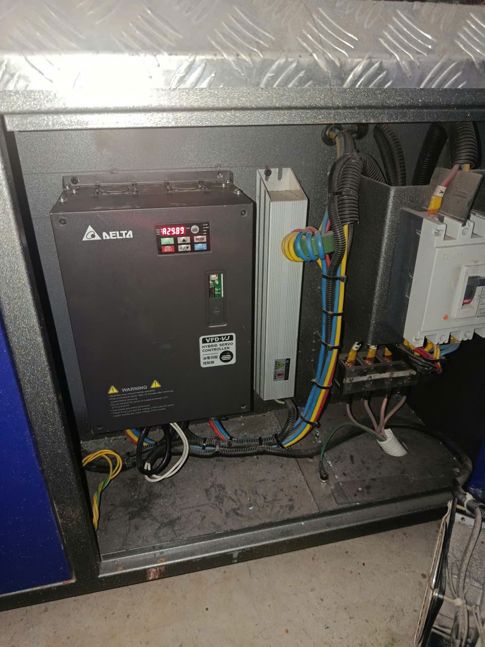 sua-chua-bien-tan-delta-3