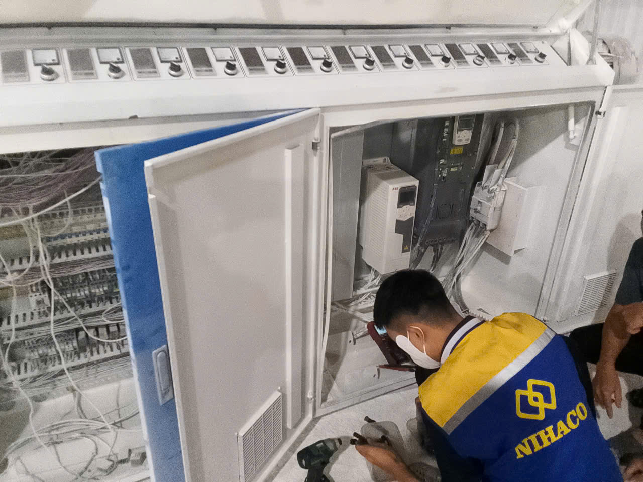 sua-chua-bien-tan-abb-1