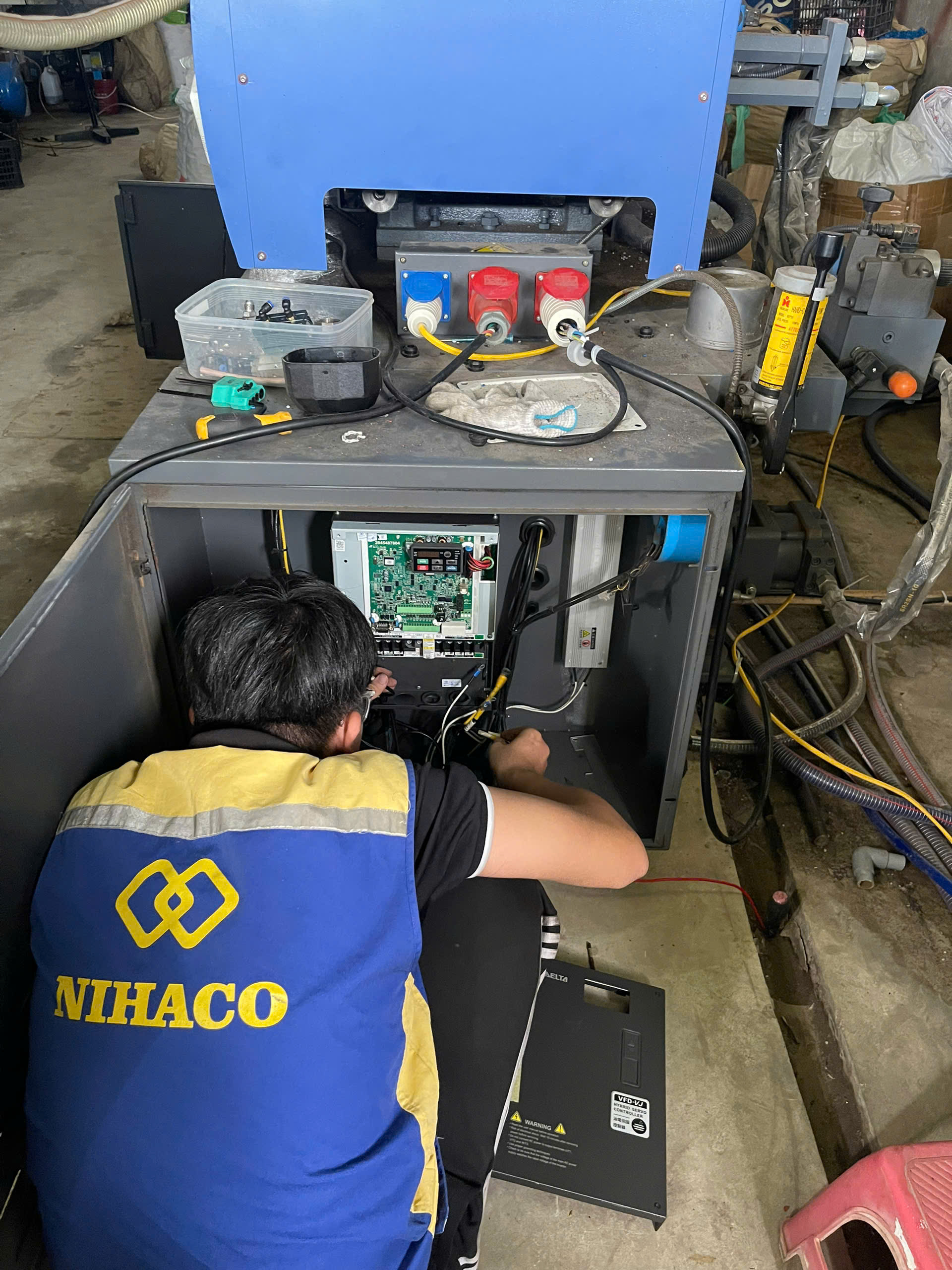 sua-chua-bien-tan-delta-4