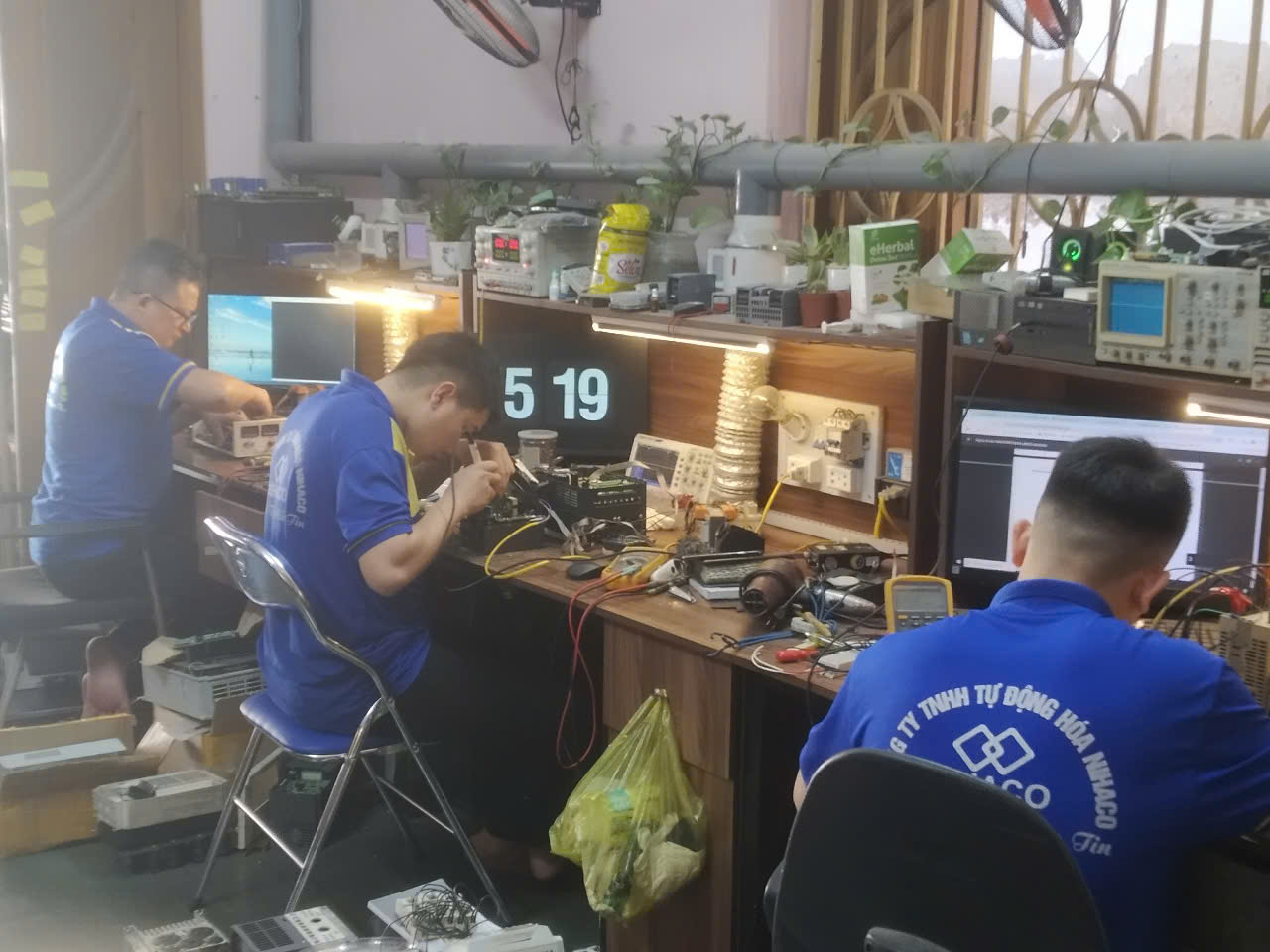 sua-chua-bien-tan-indvs