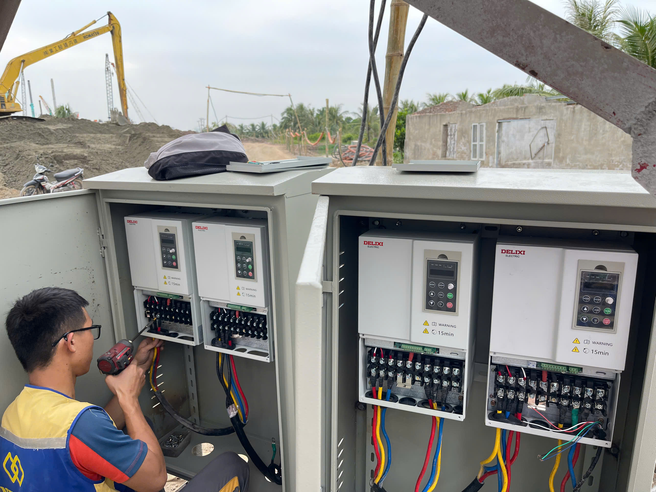 bien-tan-cho-may-bom-vua-bom-xi-mang