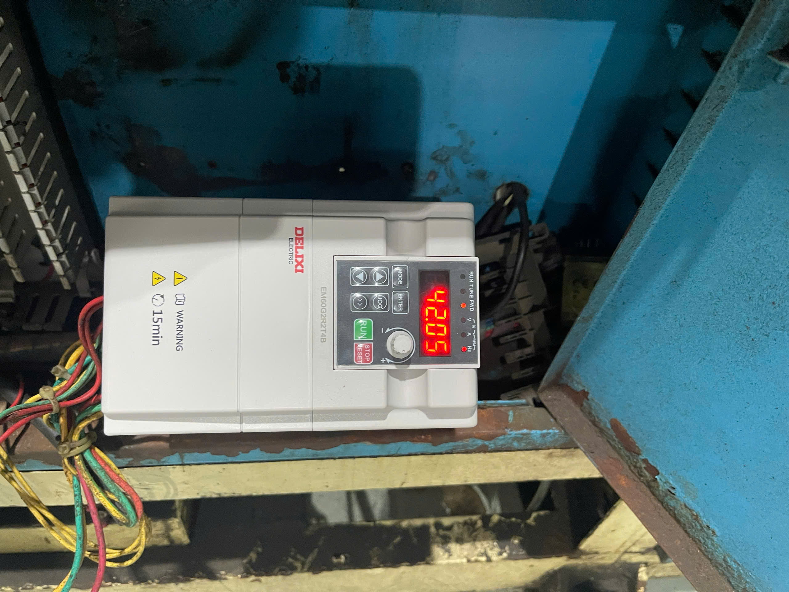 bien-tan-cho-bom-hut-chan-khong-1