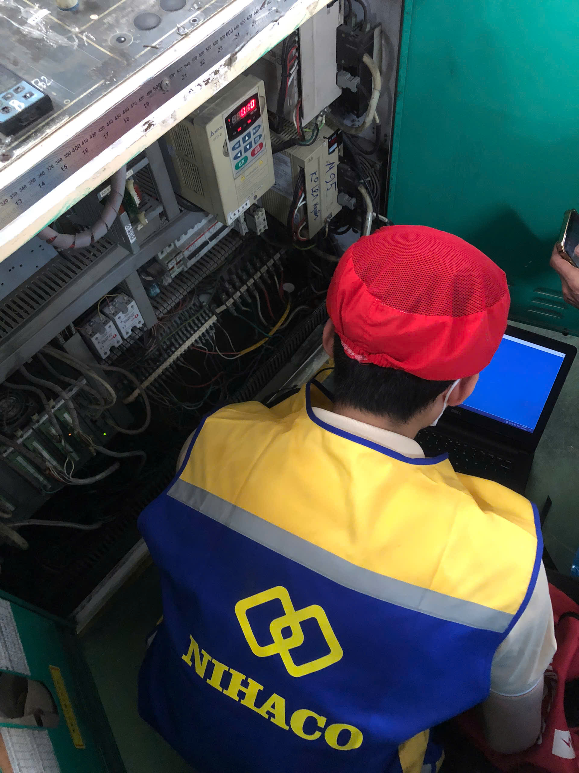 sua-chua-servo-delta-tia-nha-may