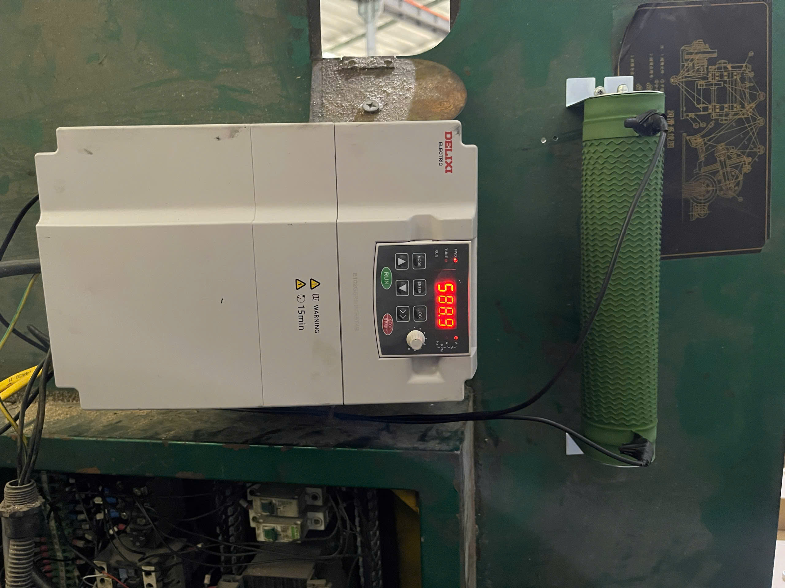 lap-dat-dien-tro-xa-cho-bien-tan-may-in-flexo