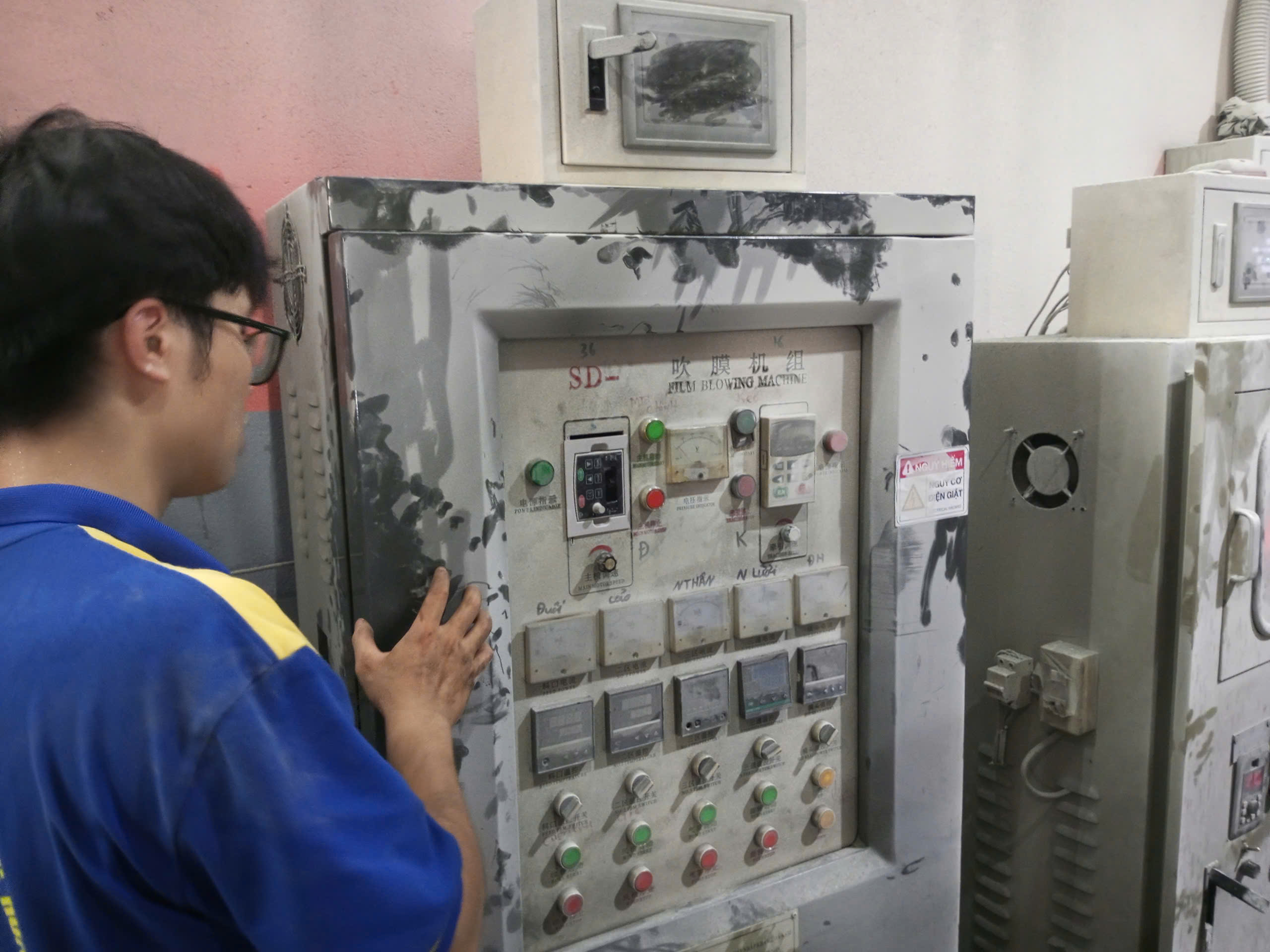 lap-dat-bien-tan-cho-may-thoi-nhua-2