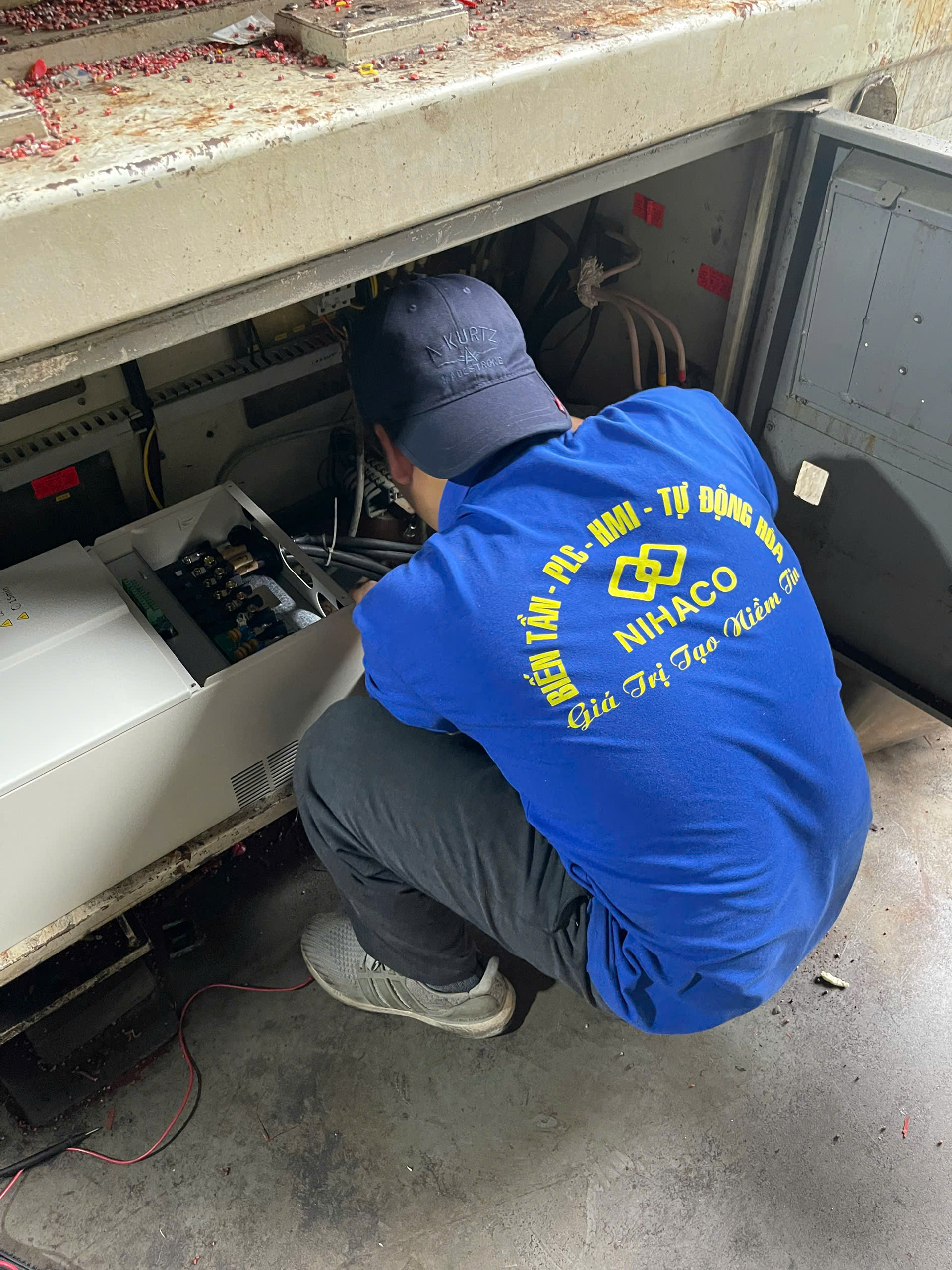 bien-tan-cho-may-ep-nhua-tai-ha-noi