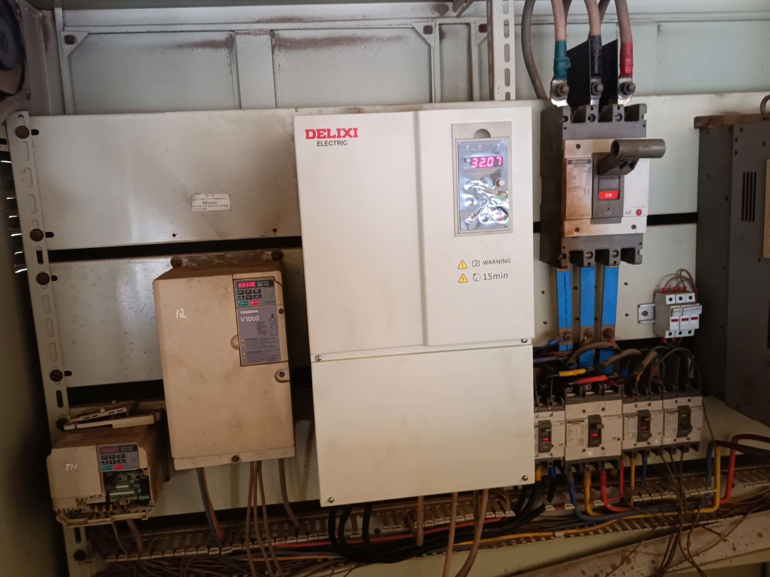 bien-tan-delixi-cdi-e100-8