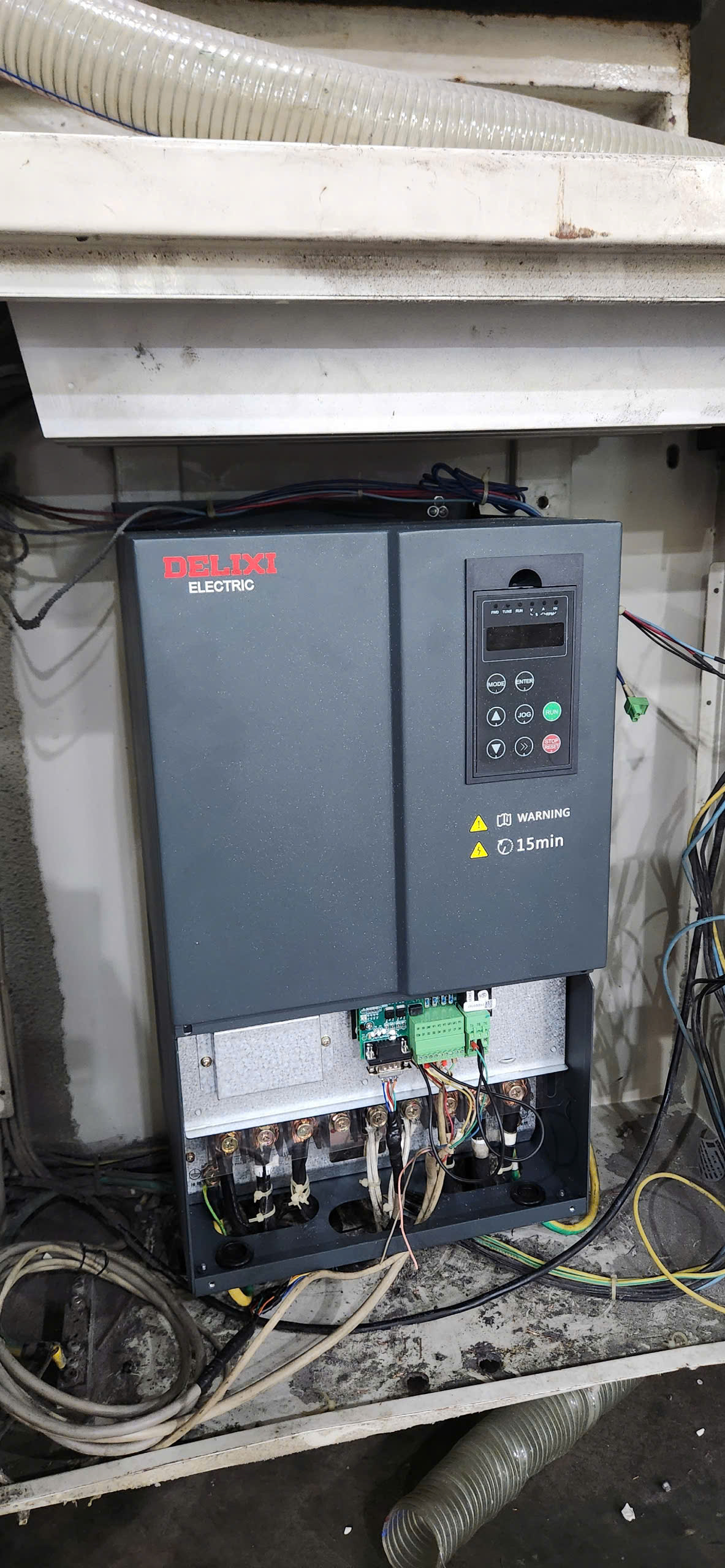 bien-tan-cho-may-ep-phun-nhua