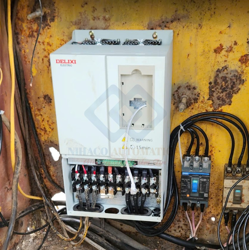 bien-tan-delixi-e102-6