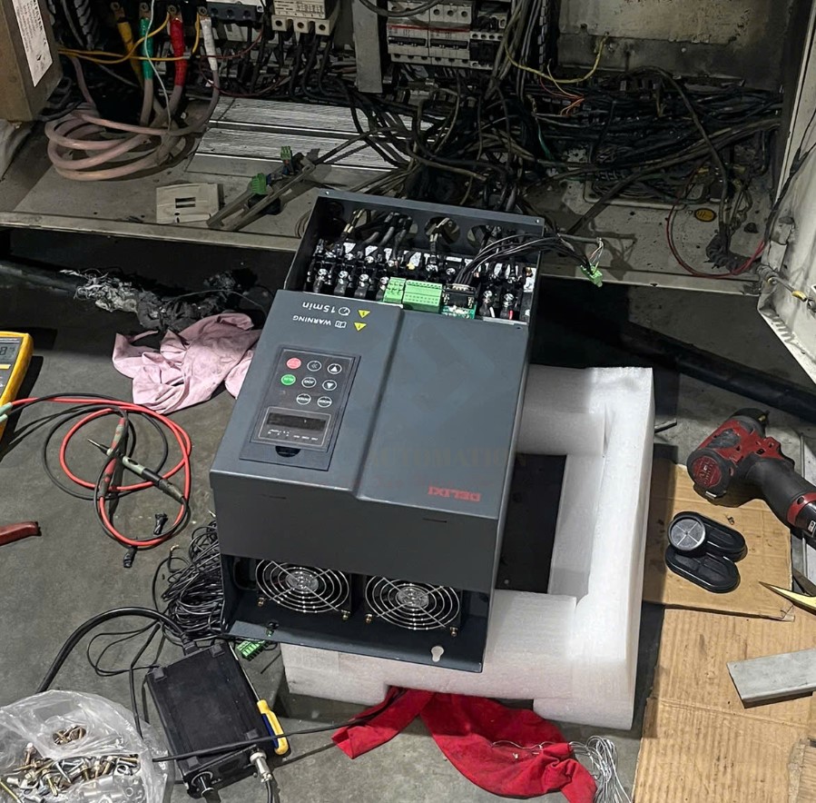 delixi-e103-chuyen-dung-cho-may-ep-nhua