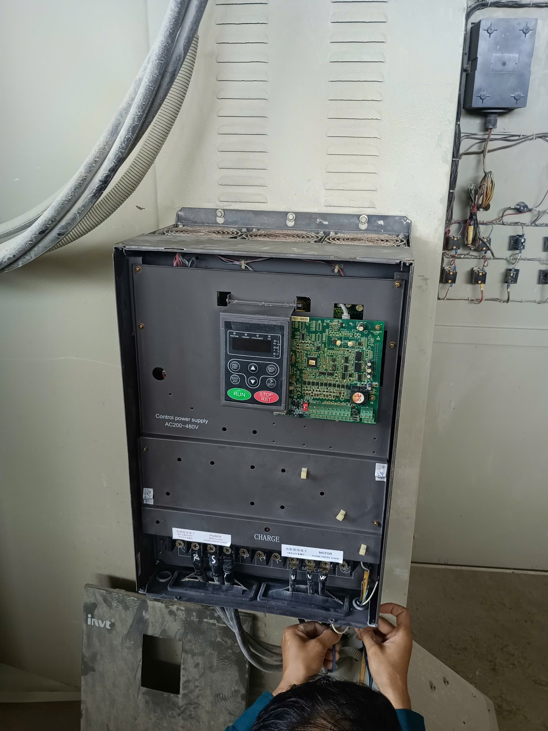 sua-chua-bien-tan-invt-1