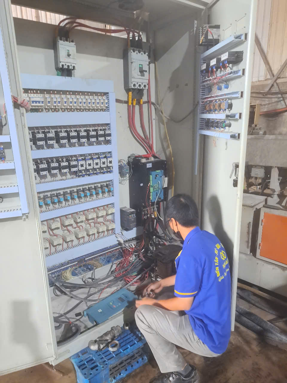 sua-chua-bien-tan-etd-ac800