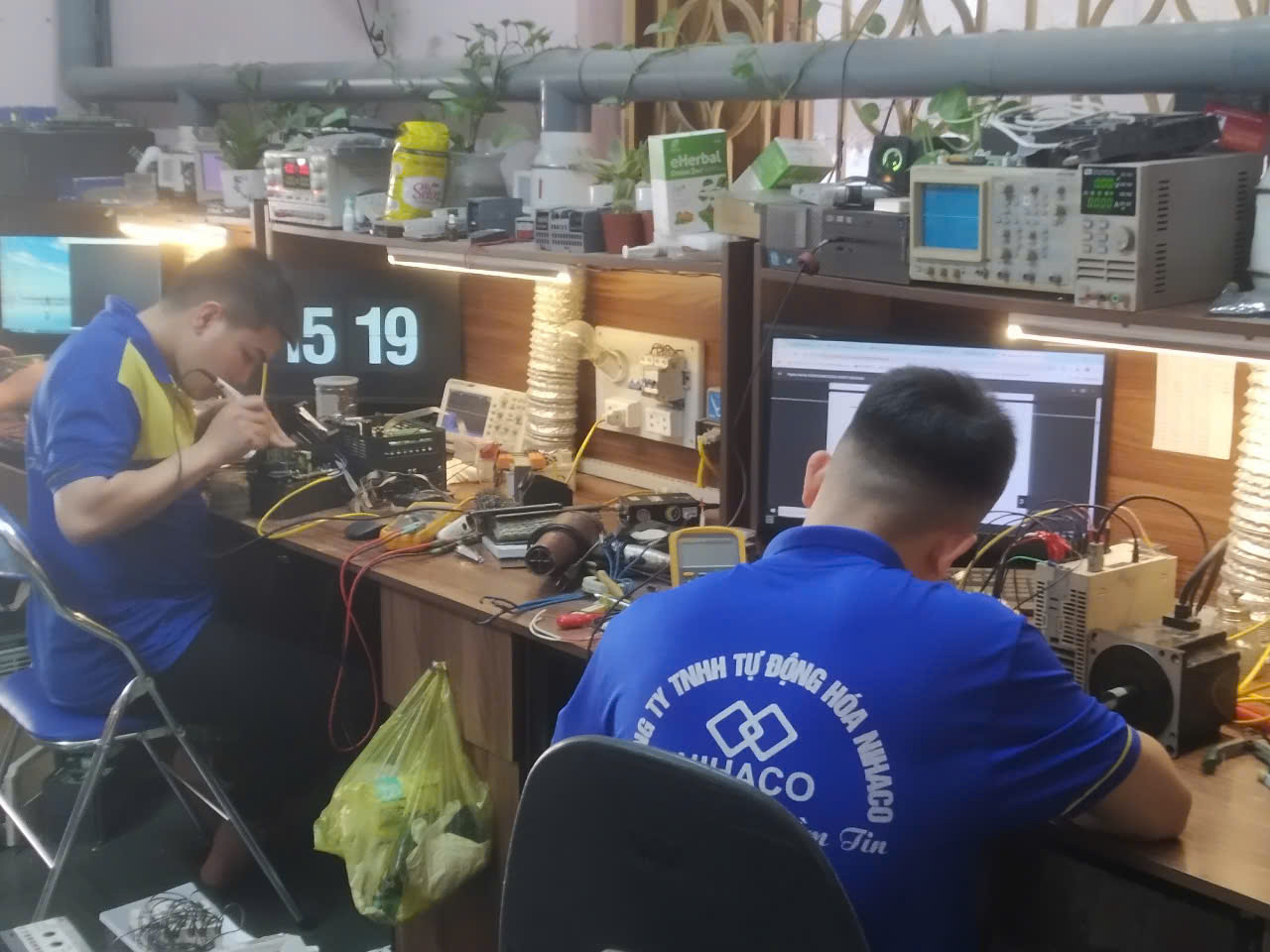 sua-chua-bien-tan-megmeet-uy-tin