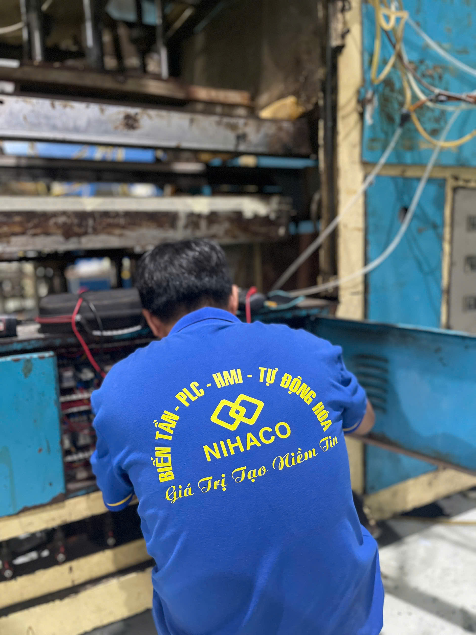 bien-tan-cho-bom-hut-chan-khong