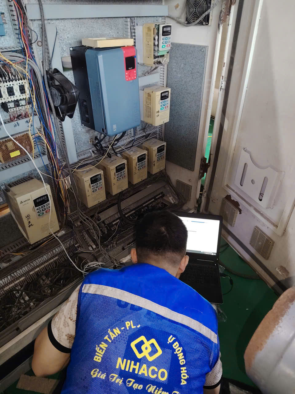 bien-tan-cho-may-cat-dao-quay