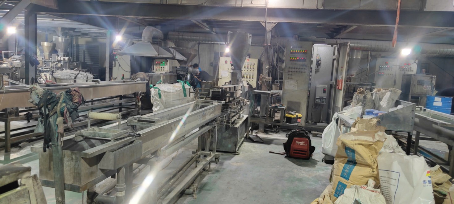 bien-tan-delixi-e102-cho-may-dung-nhua