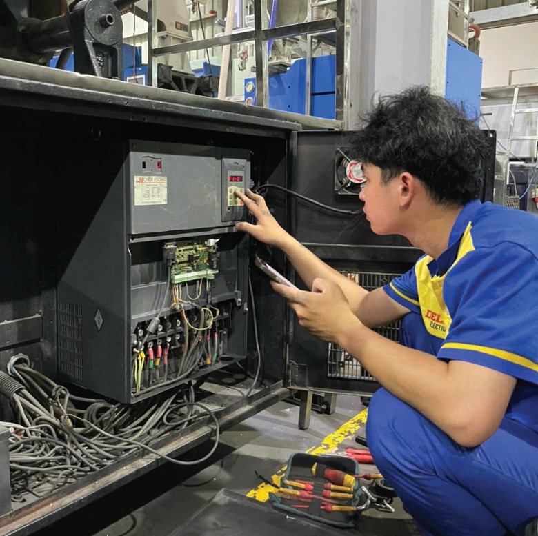 sua-chua-bien-tan-may-ep-nhua-lk-2