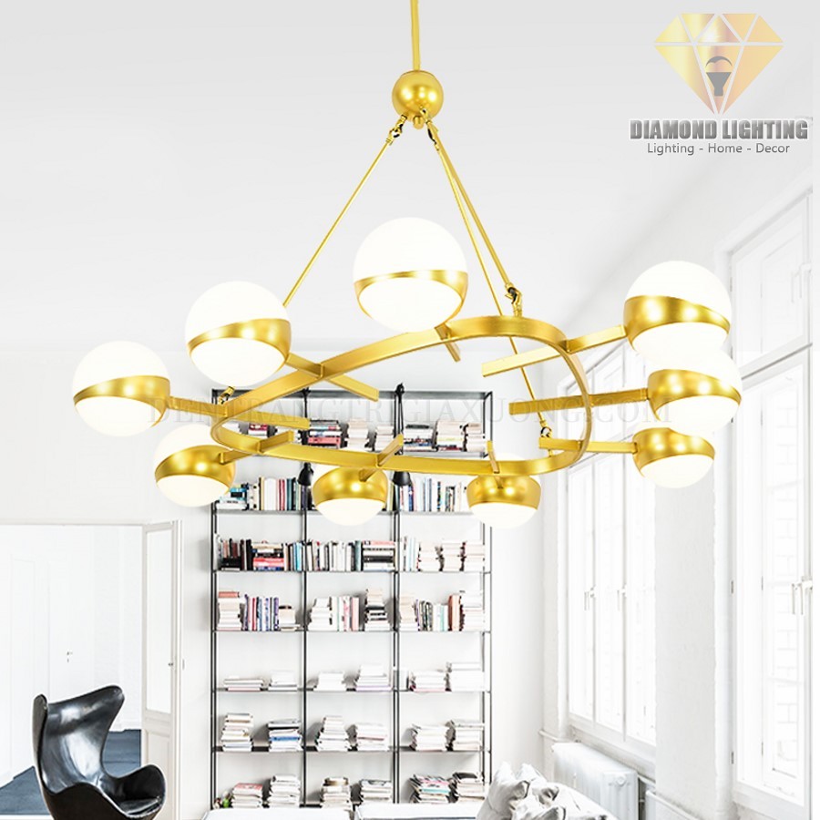 Đèn chùm hiện đại DCH690 thường được lắp đặt ở vị trí trung tâm phòng khách và thường được xem như là nguồn ánh sáng chính để vừa làm đèn chiếu sáng, vừa làm đèn trang trí.