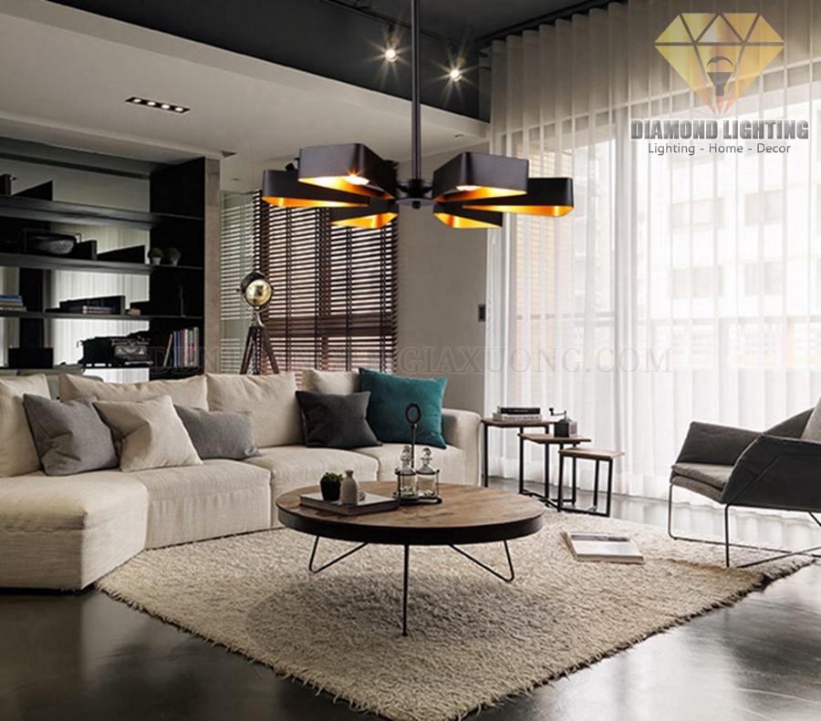 Đèn chùm hiện đại DCH790 thường được lắp đặt ở vị trí trung tâm phòng khách và thường được xem như là nguồn ánh sáng chính để vừa làm đèn chiếu sáng, vừa làm đèn trang trí.