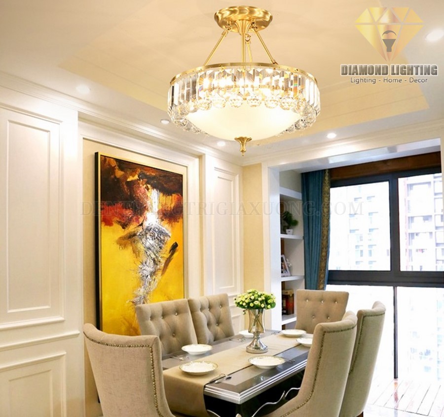 Đèn chùm pha lê hiện đại DPH070 thường được lắp đặt ở trung tâm phòng khách, trung tâm phòng ngủ hoặc giữa bàn ăn, vừa làm đèn chiếu sáng, vừa làm đèn trang trí.
