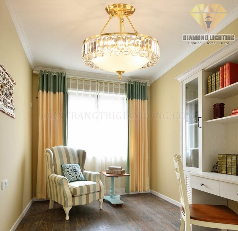 Đèn chùm pha lê hiện đại DPH070 thường được lắp đặt ở trung tâm phòng khách, trung tâm phòng ngủ hoặc giữa bàn ăn, vừa làm đèn chiếu sáng, vừa làm đèn trang trí.