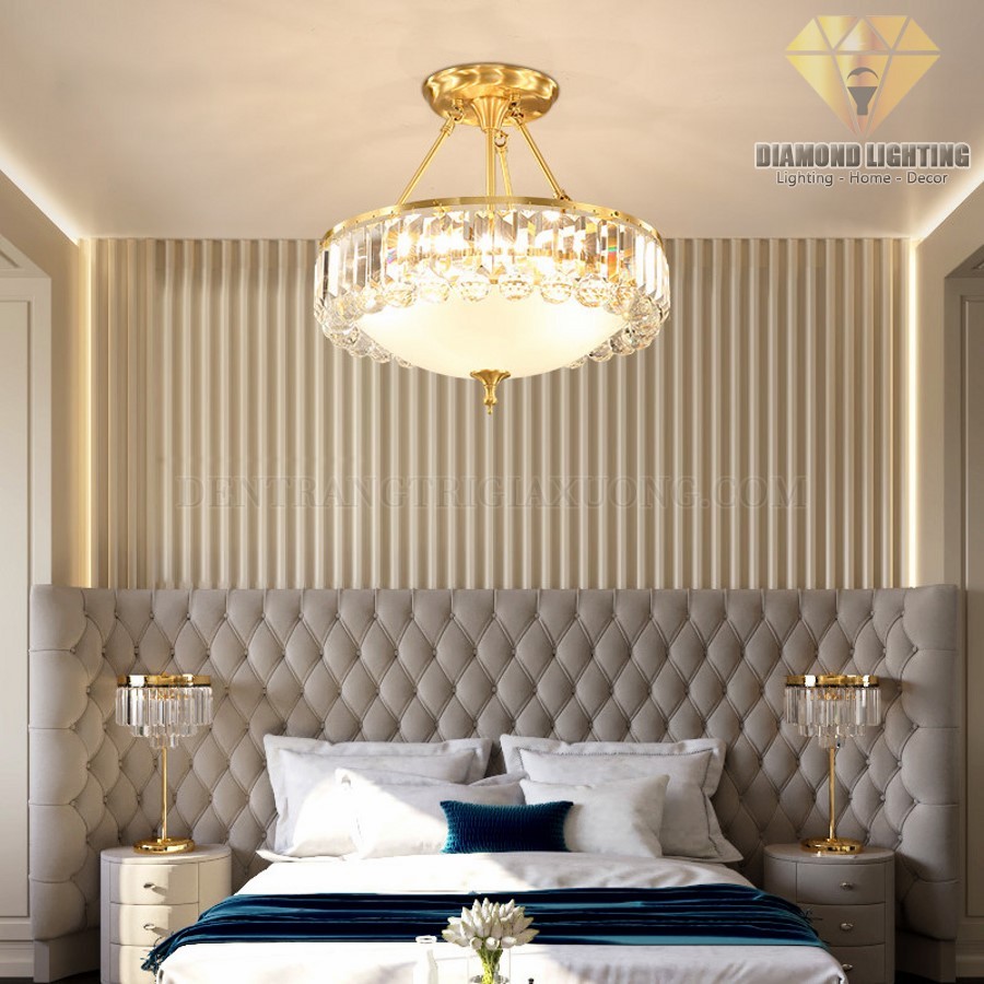Đèn chùm pha lê hiện đại DPH070 thường được lắp đặt ở trung tâm phòng khách, trung tâm phòng ngủ hoặc giữa bàn ăn, vừa làm đèn chiếu sáng, vừa làm đèn trang trí.