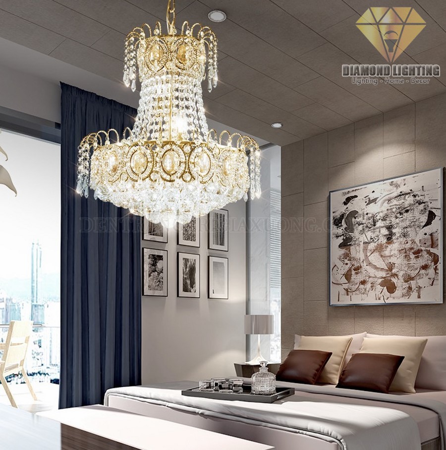 Đèn chùm pha lê hiện đại DPH160 thường được lắp đặt ở trung tâm phòng khách, trung tâm phòng ngủ hoặc giữa bàn ăn, vừa làm đèn chiếu sáng, vừa làm đèn trang trí.