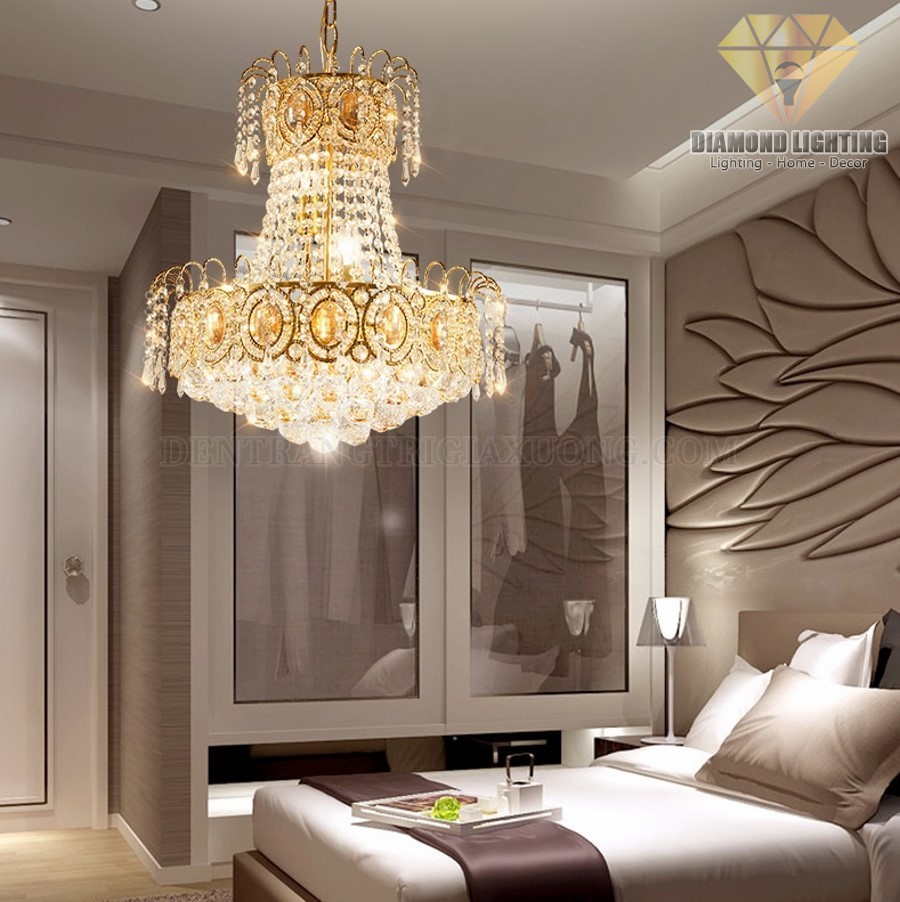 Đèn chùm pha lê hiện đại DPH160 thường được lắp đặt ở trung tâm phòng khách, trung tâm phòng ngủ hoặc giữa bàn ăn, vừa làm đèn chiếu sáng, vừa làm đèn trang trí.