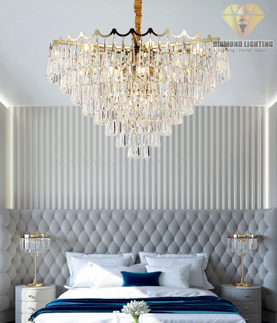 Đèn chùm pha lê hiện đại DPH380 thường được lắp đặt ở trung tâm phòng khách, trung tâm phòng ngủ hoặc giữa bàn ăn, vừa làm đèn chiếu sáng, vừa làm đèn trang trí.