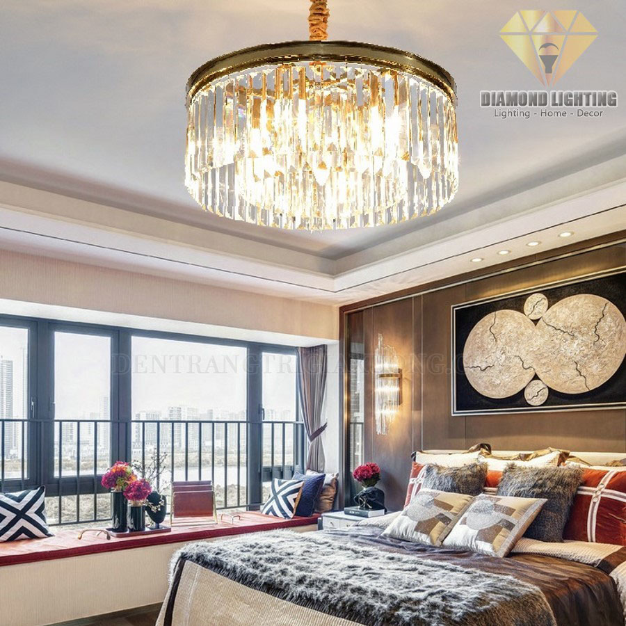 Đèn chùm vòng pha lê hiện đại DPH750A thường được lắp đặt ở trung tâm phòng khách, trung tâm phòng ngủ hoặc giữa bàn ăn, vừa làm đèn chiếu sáng, vừa làm đèn trang trí.