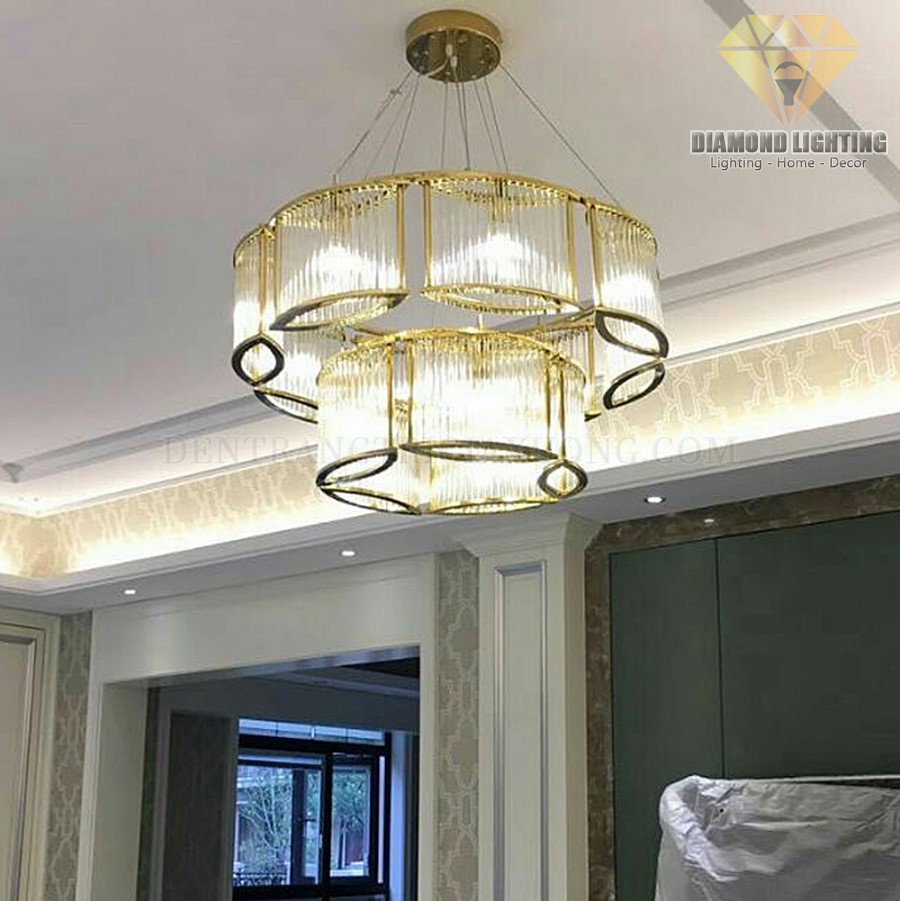 Đèn chùm pha lê hiện đại DPH880 thường được lắp đặt ở trung tâm phòng khách, trung tâm phòng ngủ hoặc giữa bàn ăn, vừa làm đèn chiếu sáng, vừa làm đèn trang trí.