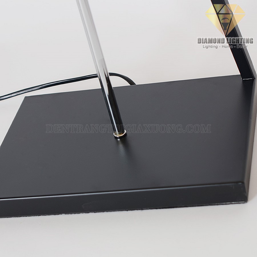 Đèn cây chân chéo DCS130 rất phù hợp để làm đèn trang trí, trang trí phòng khách và trang trí phòng ngủ cho ngôi nhà của bạn !
