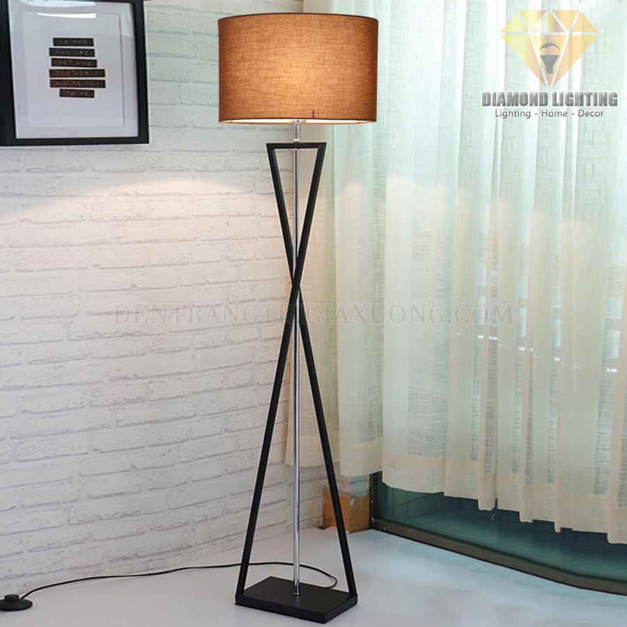 Đèn cây chân chéo DCS130 rất phù hợp để làm đèn trang trí, trang trí phòng khách và trang trí phòng ngủ cho ngôi nhà của bạn !