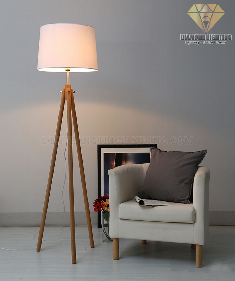 Đèn sàn 3 chân gỗ DCS230 rất phù hợp để làm đèn trang trí, trang trí phòng khách và trang trí phòng ngủ cho ngôi nhà của bạn !