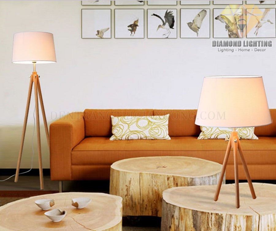 Đèn sàn 3 chân gỗ DCS230 thường được treo ở cạnh bàn phòng khách, cạnh ghế sofa, cạnh giường ngủ hoặc đặt ở bất kỳ đâu bạn muốn. Vừa làm đèn đọc sách, vừa làm đèn trang trí.