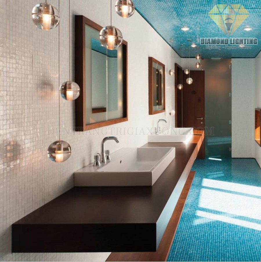 Đèn thả bi thông tầng hiện đại 850 thường được được sử dụng làm đèn thả thông tầng, tuy nhiên bạn vẫn nên thả ở trung tâm phòng khách, giữa bàn ăn hoặc trung tâm phòng ngủ. Vừa làm đèn chiếu sáng, vừa làm đèn trang trí.