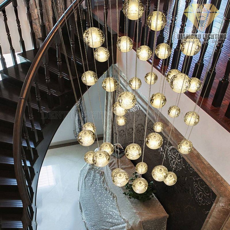 Đèn thả bi thông tầng hiện đại 850 thường được được sử dụng làm đèn thả thông tầng, tuy nhiên bạn vẫn nên thả ở trung tâm phòng khách, giữa bàn ăn hoặc trung tâm phòng ngủ. Vừa làm đèn chiếu sáng, vừa làm đèn trang trí.