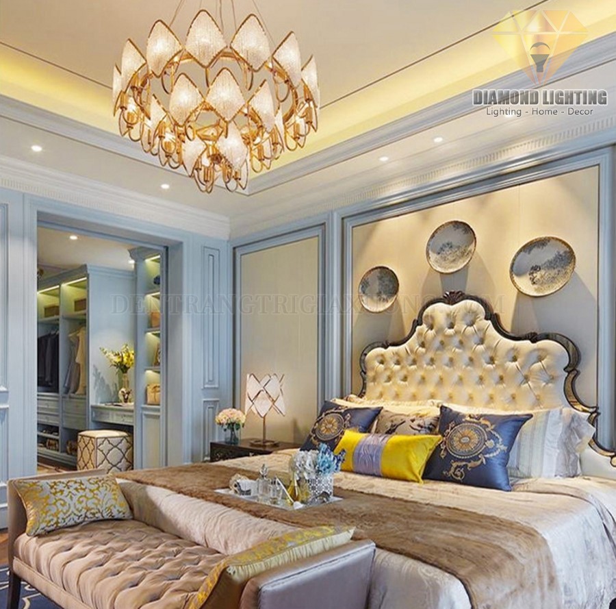 Đèn chùm pha lê hiện đại DPH960 thường được lắp đặt ở trung tâm phòng khách, trung tâm phòng ngủ hoặc giữa bàn ăn, vừa làm đèn chiếu sáng, vừa làm đèn trang trí.