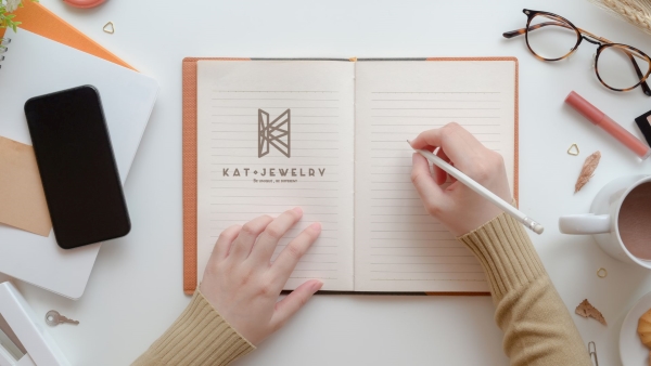 Tặng sổ ghi chép cho nam