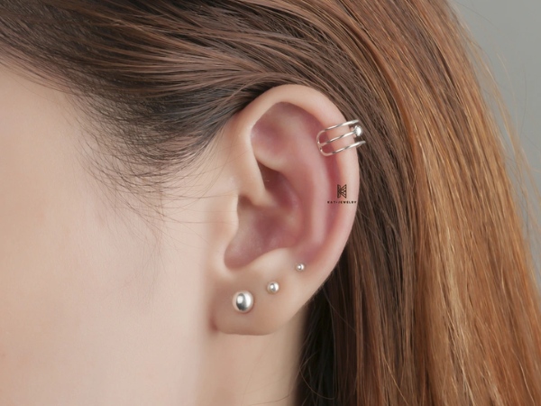 Bông tai đeo sát tai trở thành món phụ kiện không thể thiếu của phái đẹp