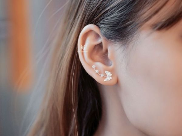 Bông tai leo bạc dễ dàng kết hợp cùng nhiều phong cách thời trang