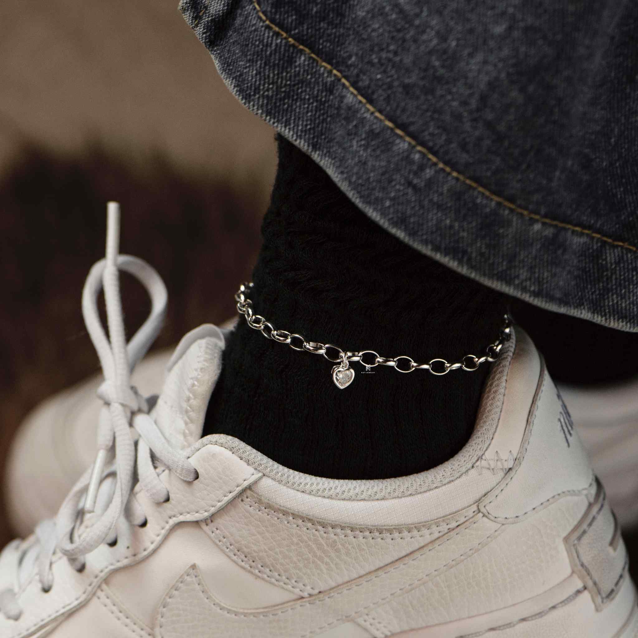 Lắc bạc thể hiện tình yêu cho các cặp đôi sự gắn bó với nhau