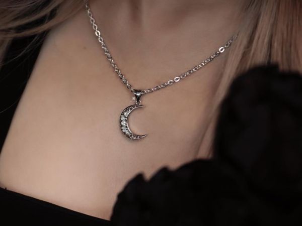 Dây chuyền mắt xích bạc là phụ kiện không thể thiếu của phái đẹp