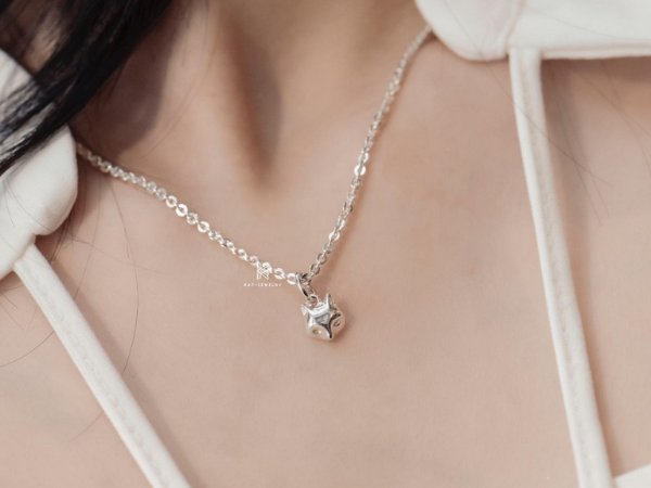 Dây phù hợp với phong cách và gương mặt tạo cảm giác hài hòa